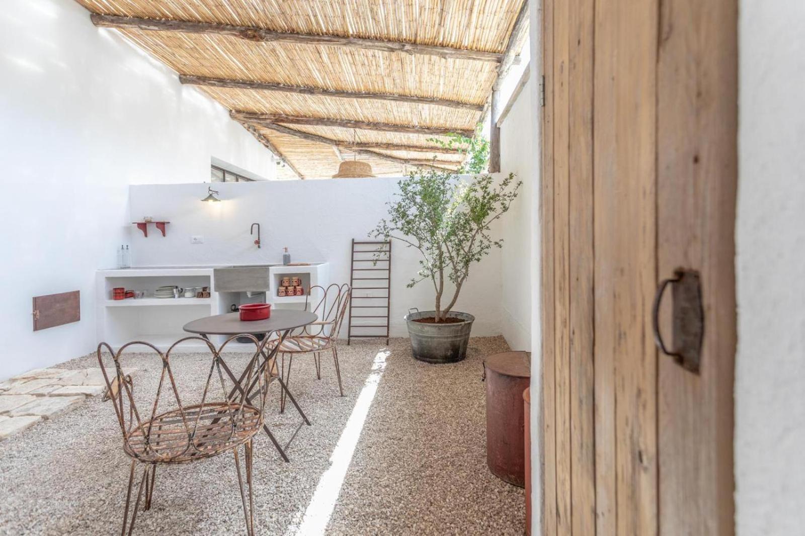 Trullo Santovia Bed and Breakfast Sant Isidoro  Buitenkant foto